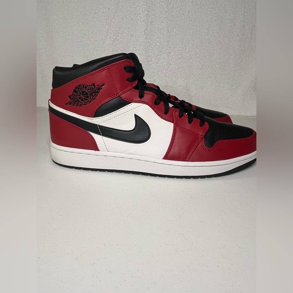 Nike Air Jordan 1 Mid Chicago Black Toe Size 14